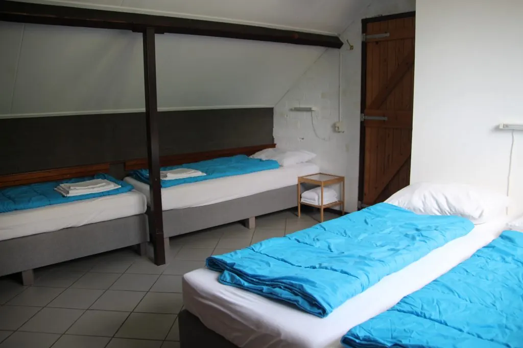 Een slaapkamer in De Wingerd