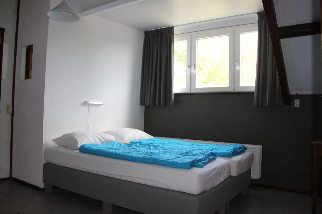 Een slaapkamer in De Wingerd